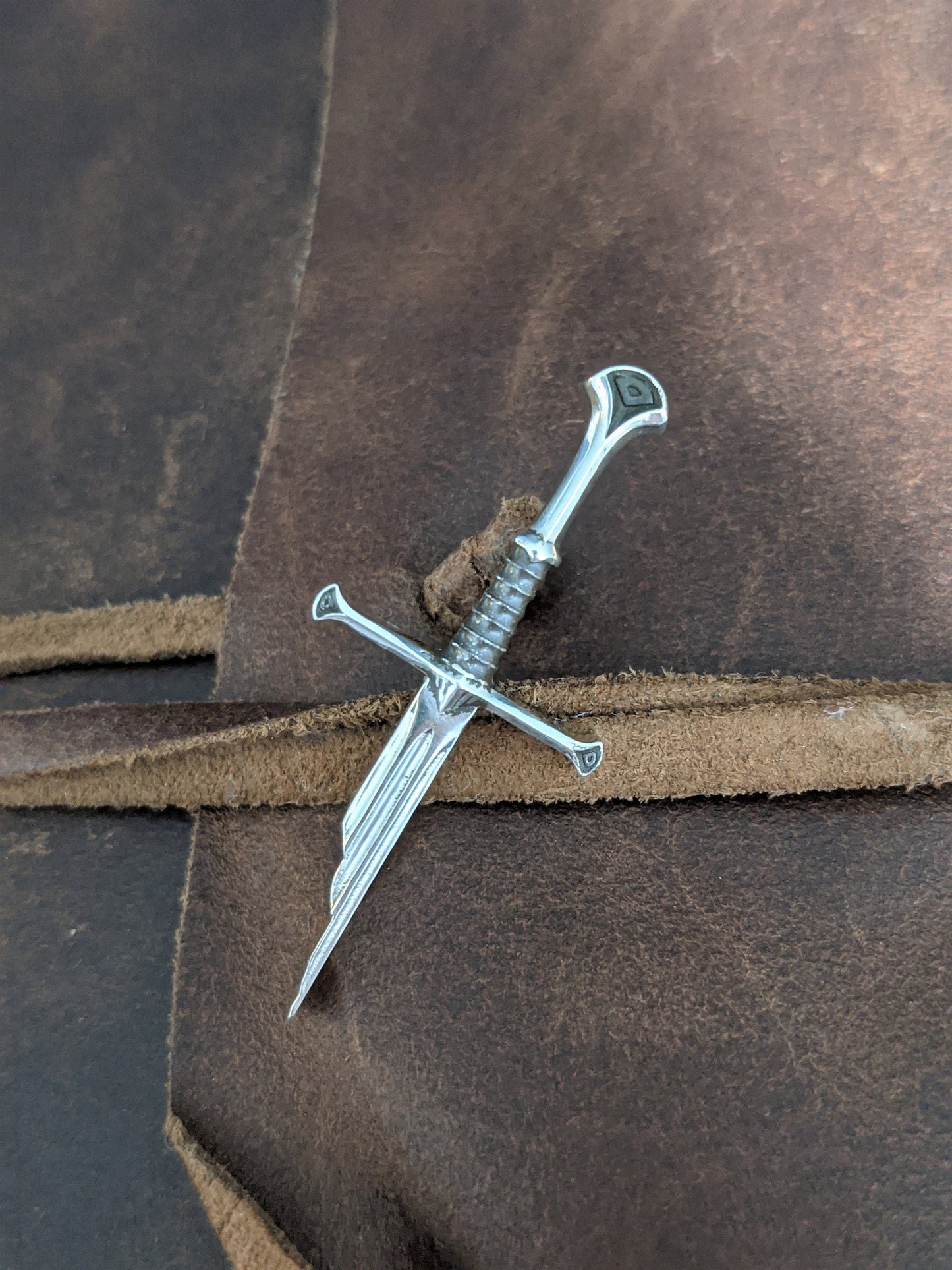 Narsil Aragorn's Sword Silver Pin Badge
