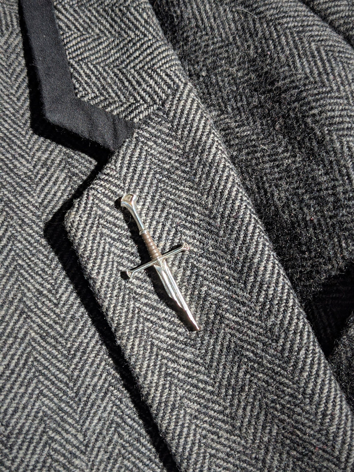 Narsil Aragorn's Sword Silver Pin Badge