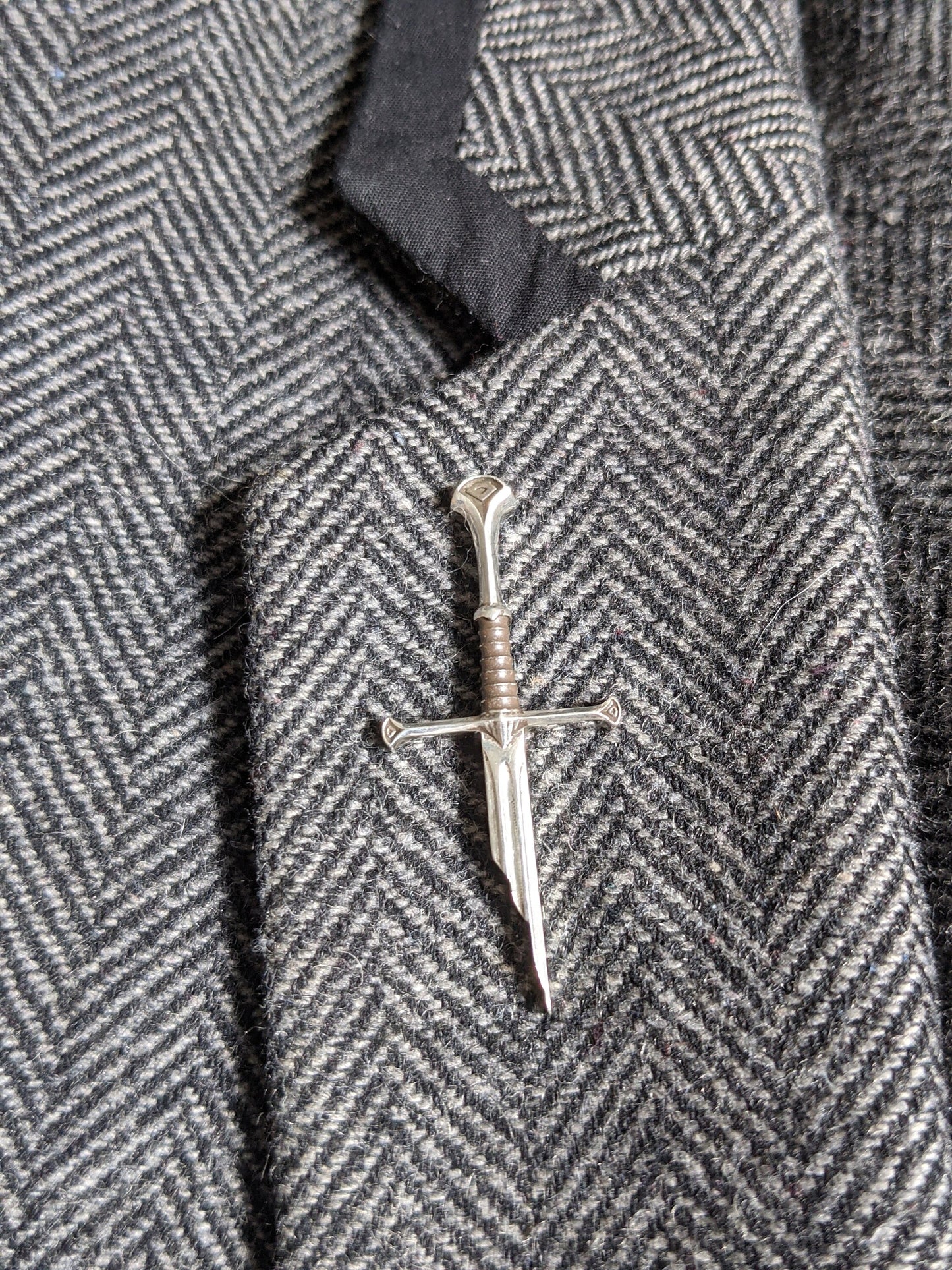 Narsil Aragorn's Sword Silver Pin Badge
