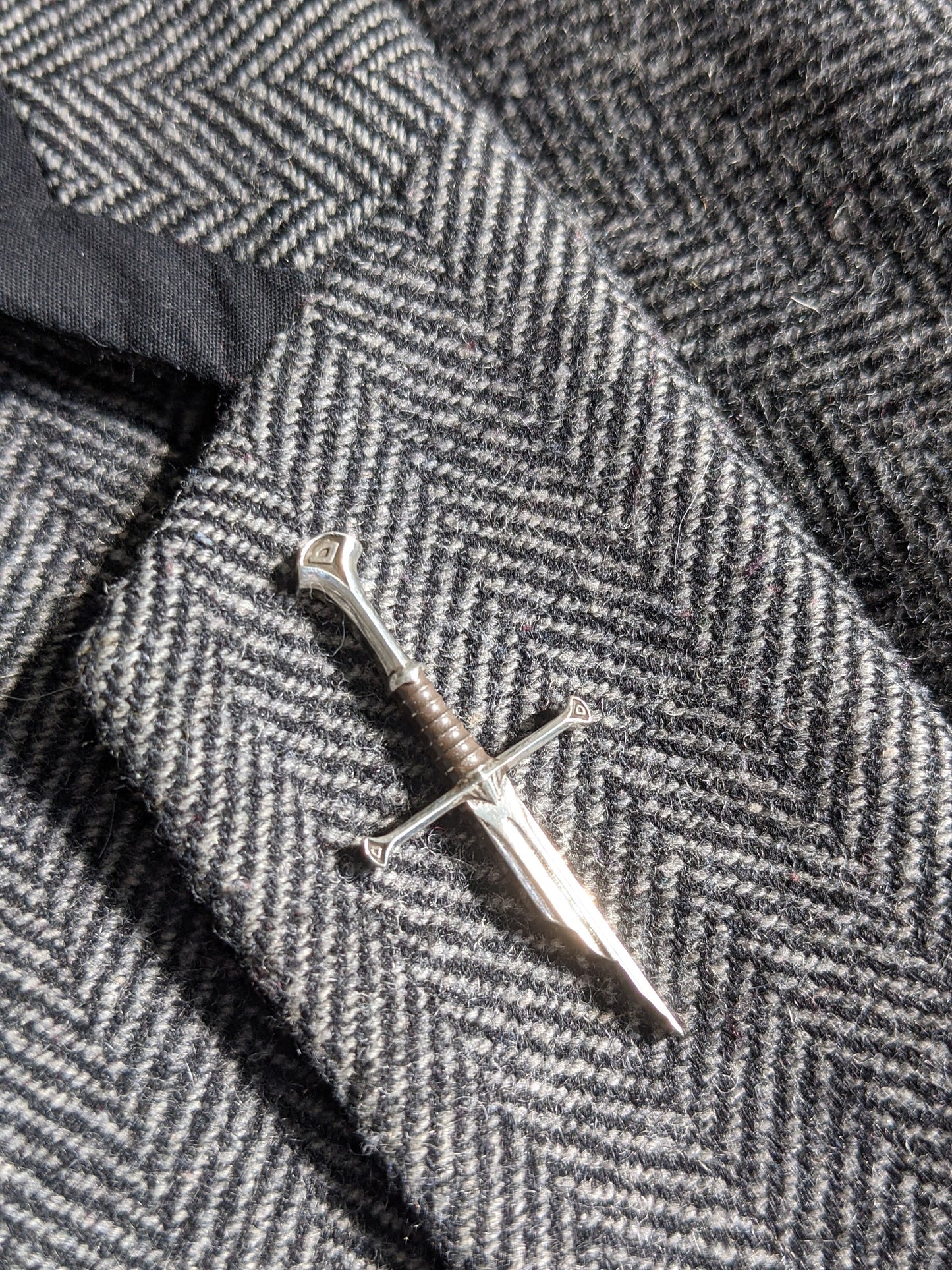 Narsil Aragorn's Sword Silver Pin Badge
