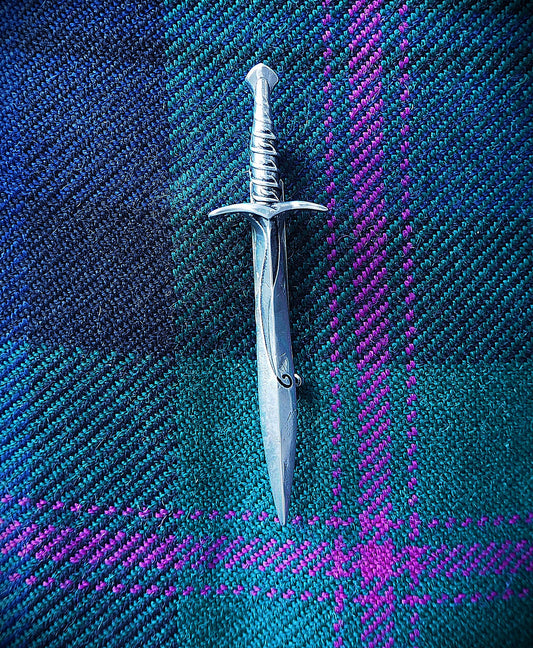 Sting Kilt Pin