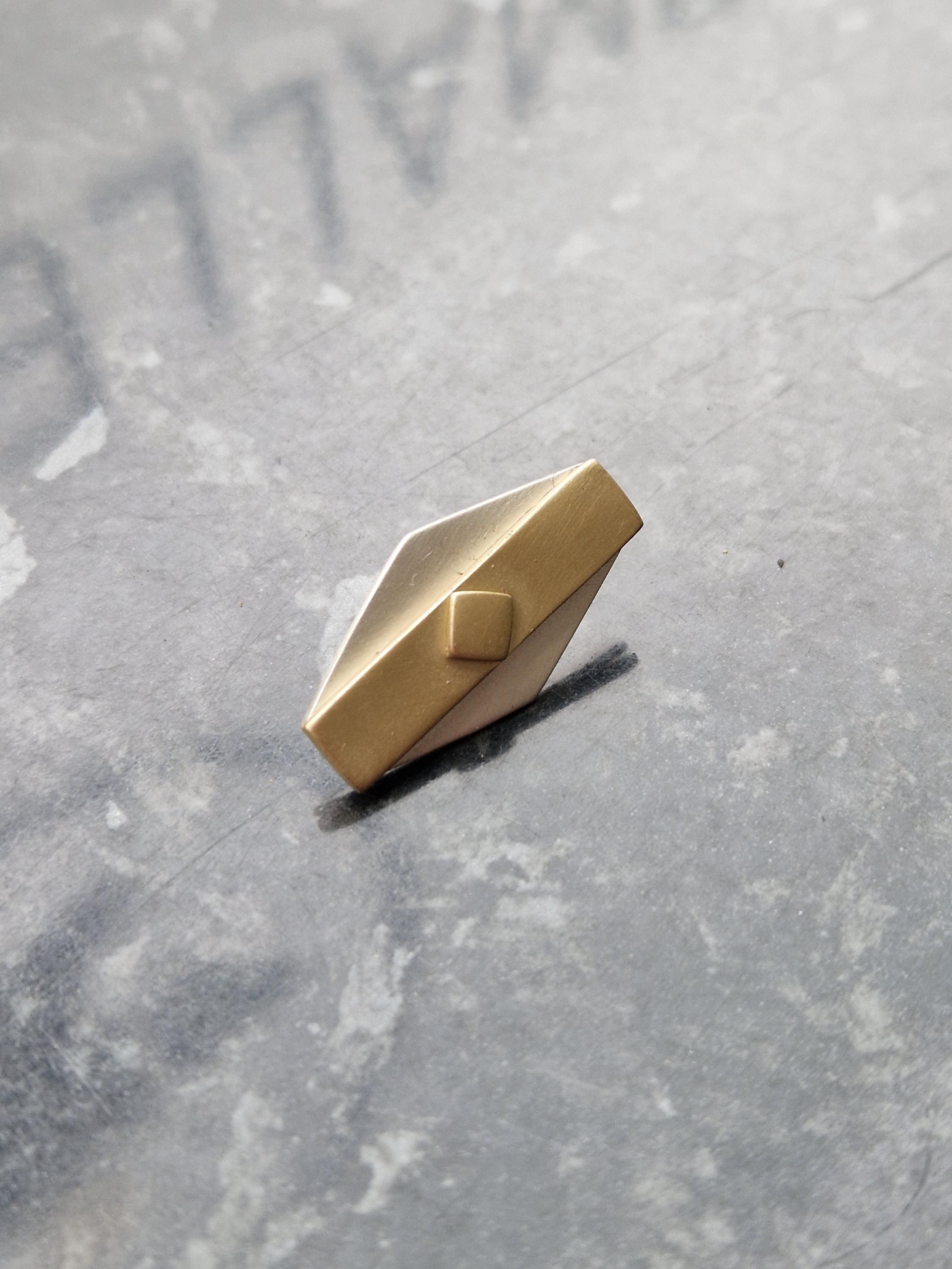 Andor Varian Skye Ghorman tie/lapel pin